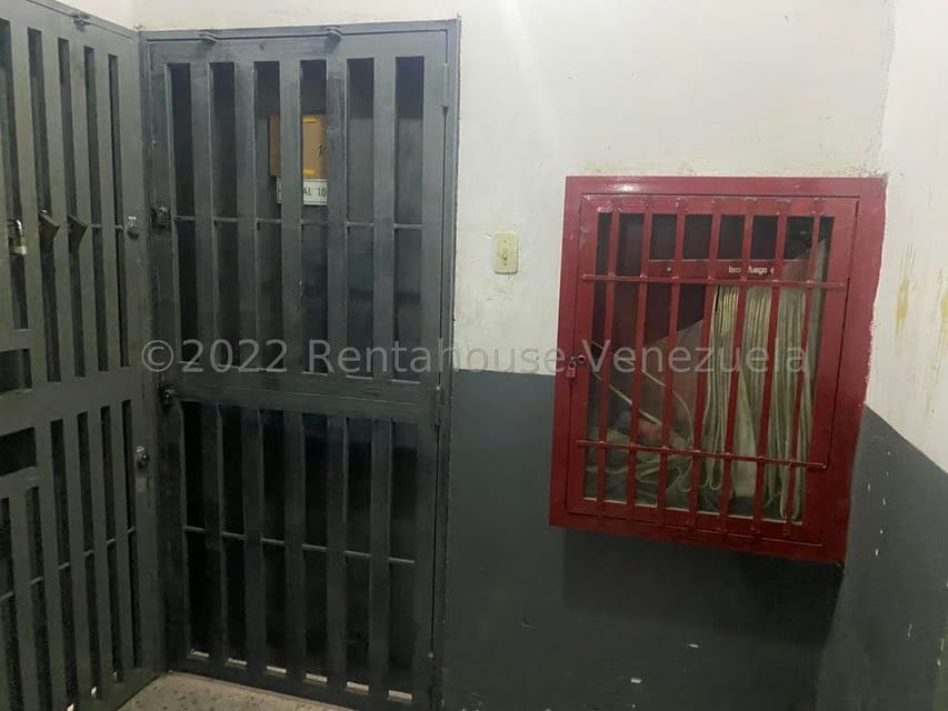 Comercial (Galpon - Deposito) en Alquiler en Catia, Distrito Metropolitano - 2