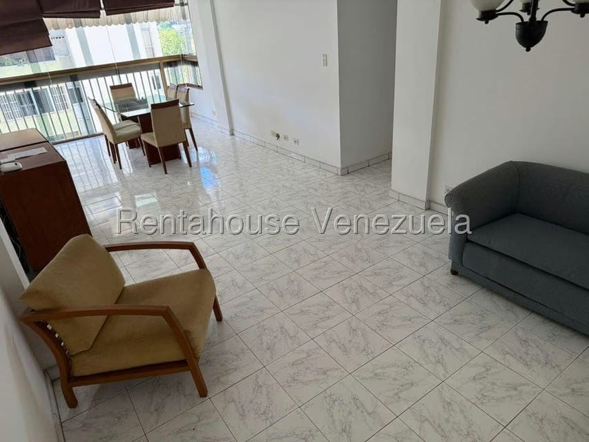 Apartamento (1 Nivel) en Alquiler en Santa Paula, Distrito Metropolitano - 2