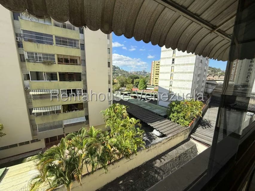Apartamento (1 Nivel) en Alquiler en Santa Paula, Distrito Metropolitano - 11
