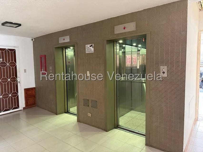 Apartamento (1 Nivel) en Alquiler en Santa Paula, Distrito Metropolitano - 13