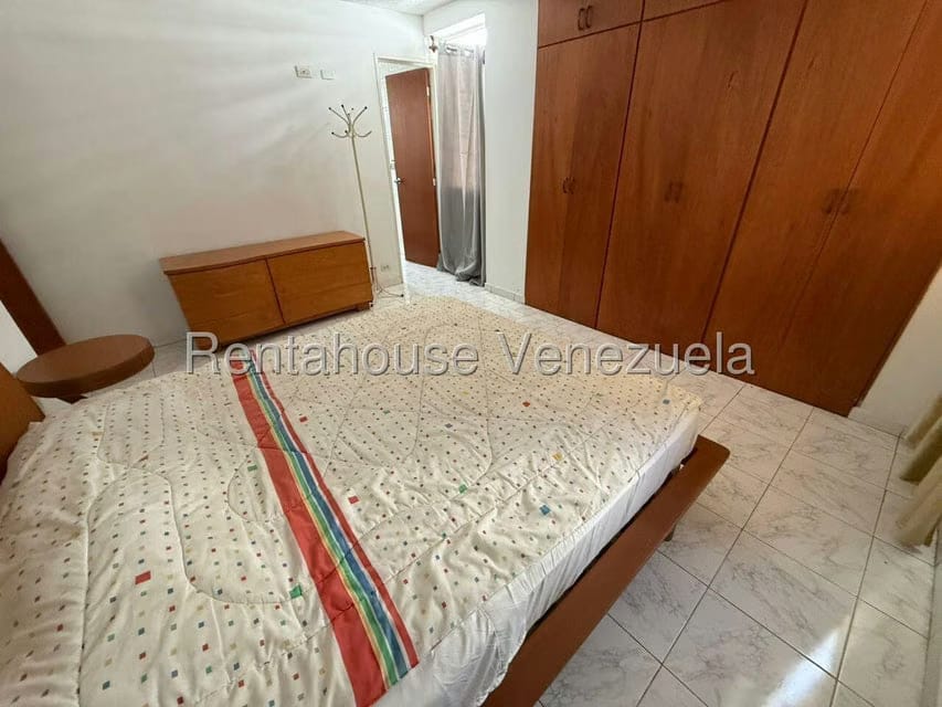 Apartamento (1 Nivel) en Alquiler en Santa Paula, Distrito Metropolitano - 15