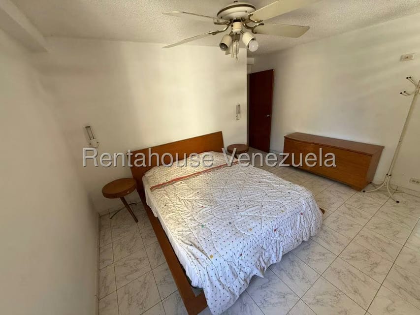 Apartamento (1 Nivel) en Alquiler en Santa Paula, Distrito Metropolitano - 17
