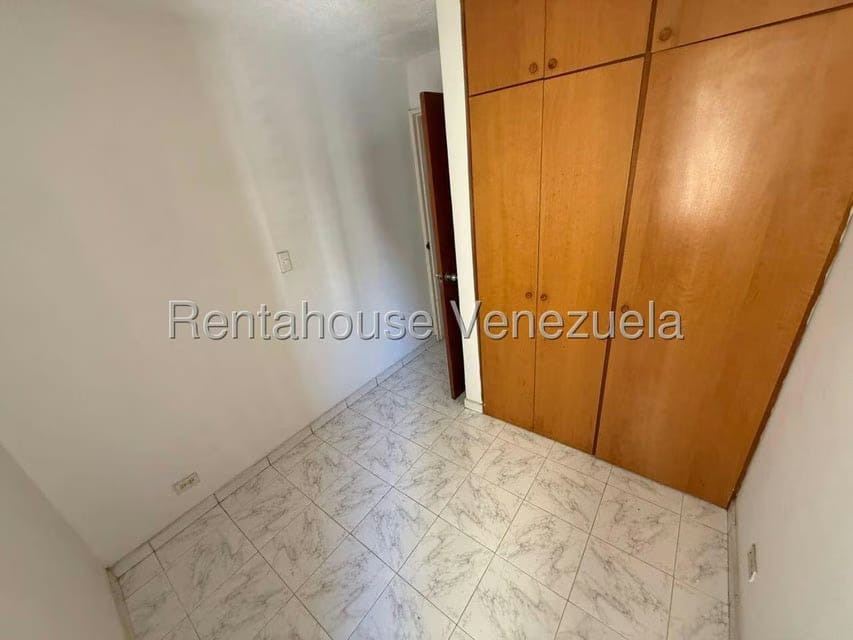 Apartamento (1 Nivel) en Alquiler en Santa Paula, Distrito Metropolitano - 18