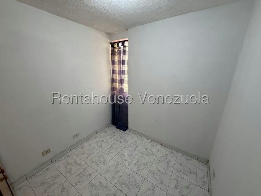 Apartamento (1 Nivel) en Alquiler en Santa Paula, Distrito Metropolitano - 22