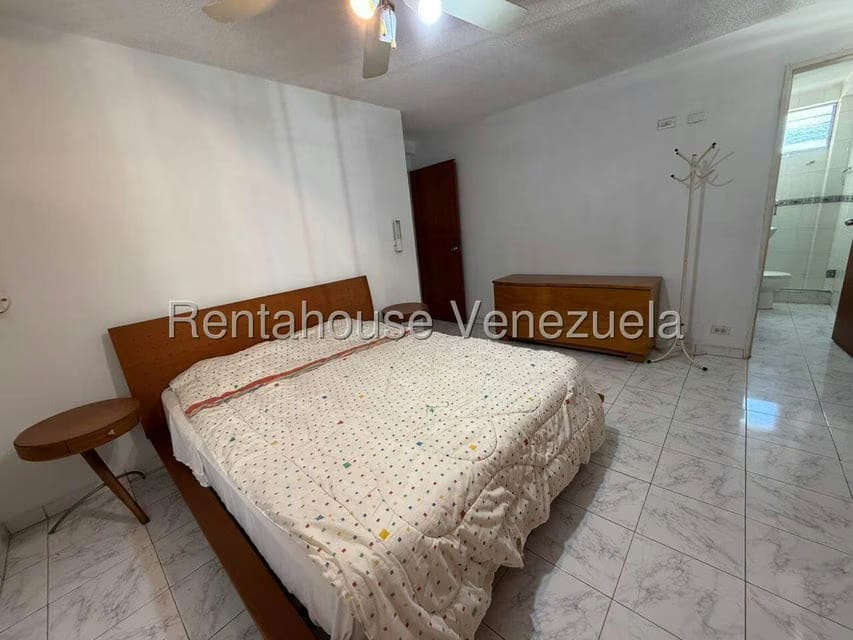 Apartamento (1 Nivel) en Alquiler en Santa Paula, Distrito Metropolitano - 5