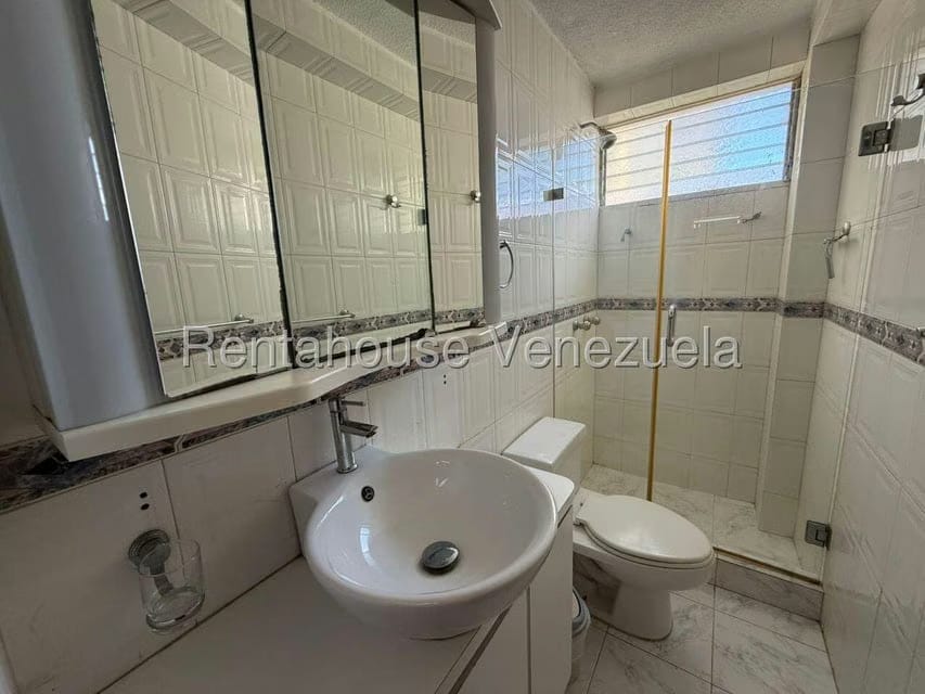 Apartamento (1 Nivel) en Alquiler en Santa Paula, Distrito Metropolitano - 6