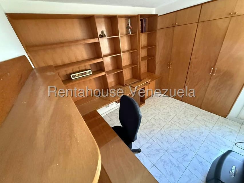 Apartamento (1 Nivel) en Alquiler en Santa Paula, Distrito Metropolitano - 8