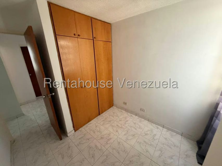 Apartamento (1 Nivel) en Alquiler en Santa Paula, Distrito Metropolitano - 10