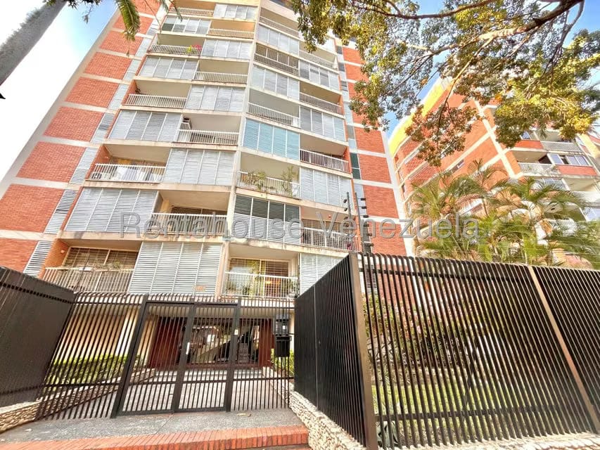 Apartamento (1 Nivel) en Alquiler en Chuao, Distrito Metropolitano