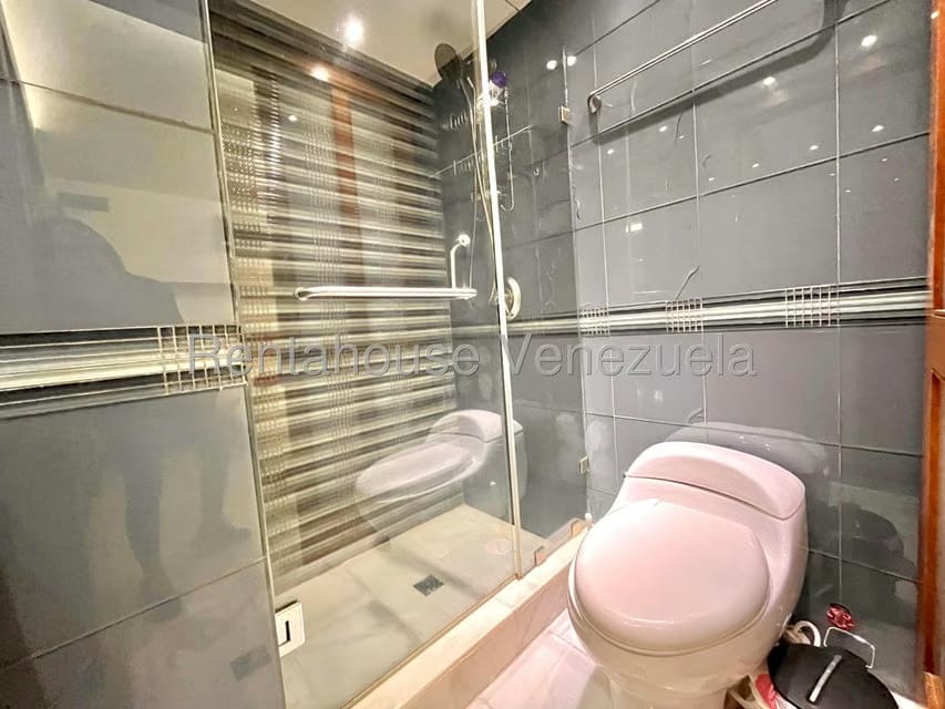 Apartamento (1 Nivel) en Alquiler en Chuao, Distrito Metropolitano - 16