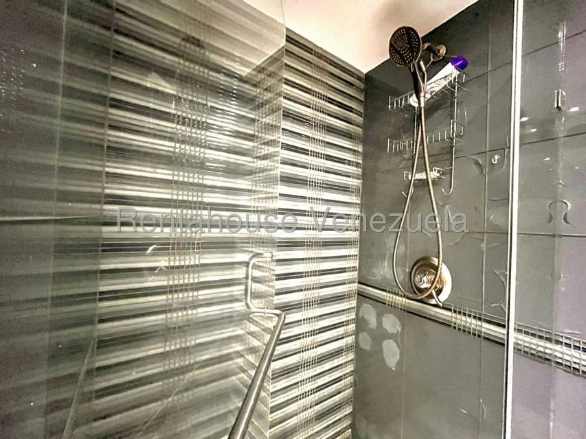 Apartamento (1 Nivel) en Alquiler en Chuao, Distrito Metropolitano - 17