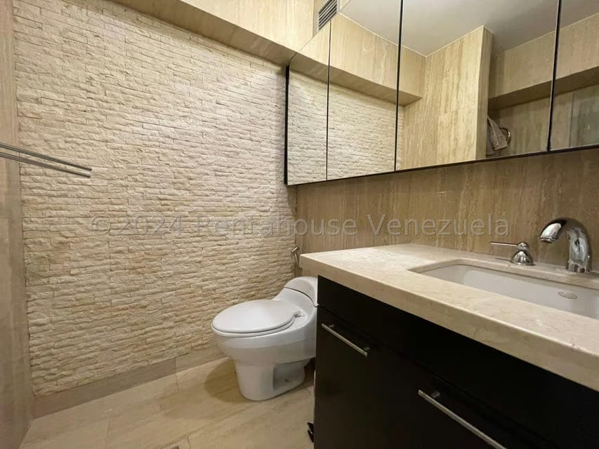 Apartamento (1 Nivel) en Venta en La Florida, Distrito Metropolitano - 17