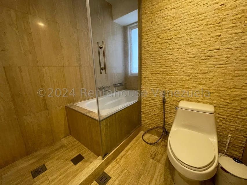 Apartamento (1 Nivel) en Venta en La Florida, Distrito Metropolitano - 18