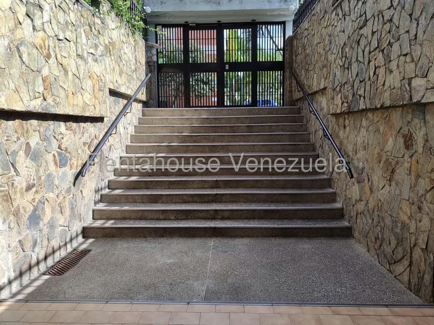 Apartamento (1 Nivel) en Alquiler en El Hatillo, Distrito Metropolitano - 2