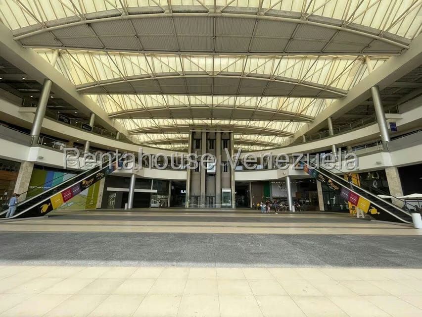 Comercial (Local Comercial) en Alquiler en Los Naranjos del Cafetal, Distrito Metropolitano - 4