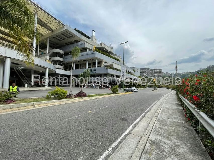 Comercial (Local Comercial) en Alquiler en Los Naranjos del Cafetal, Distrito Metropolitano - 6