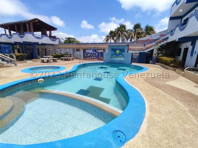 Casa (Duplex) en Venta en Playa Norte, Falcon - 11