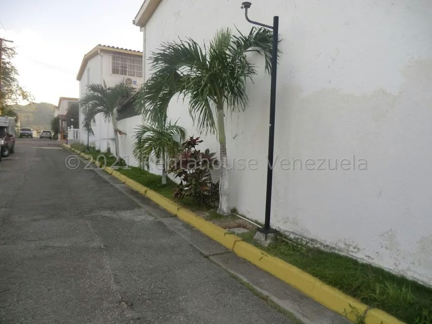 Casa (1 Nivel) en Venta en El Refugio, Miranda - 31