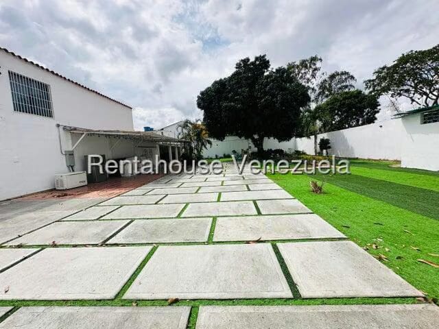 Casa (Duplex) en Alquiler en La Rosaleda, Lara - 11