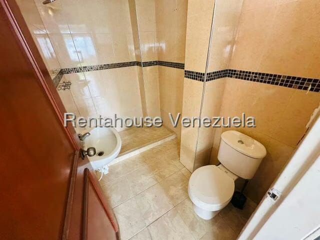 Casa (Duplex) en Alquiler en La Rosaleda, Lara - 21