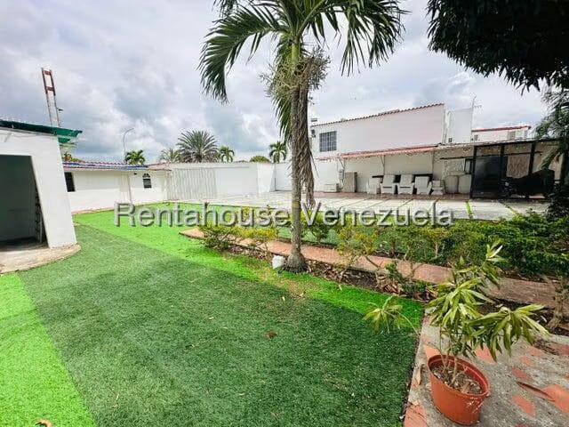 Casa (Duplex) en Alquiler en La Rosaleda, Lara - 26