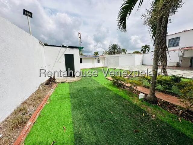 Casa (Duplex) en Alquiler en La Rosaleda, Lara - 27