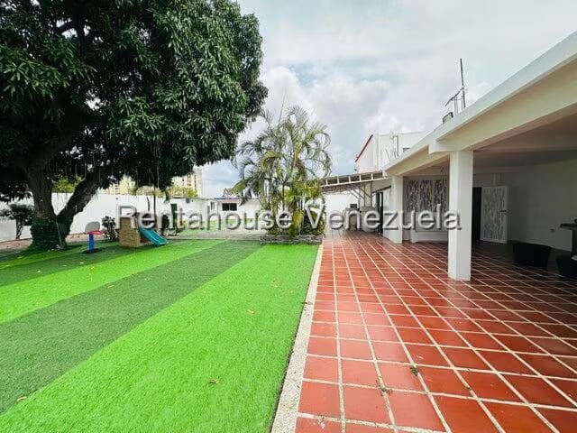 Casa (Duplex) en Alquiler en La Rosaleda, Lara - 30