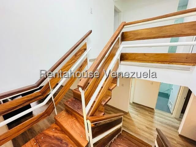 Casa (Duplex) en Alquiler en La Rosaleda, Lara - 4