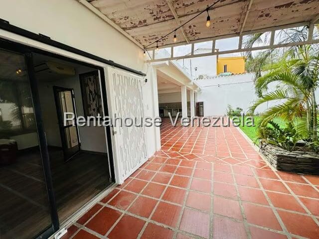 Casa (Duplex) en Alquiler en La Rosaleda, Lara - 33