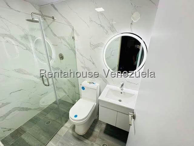 Casa (Duplex) en Alquiler en La Rosaleda, Lara - 35