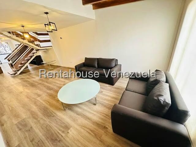 Casa (Duplex) en Alquiler en La Rosaleda, Lara - 5