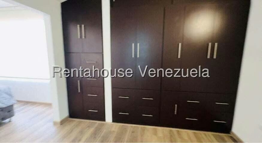 Casa (Duplex) en Alquiler en La Rosaleda, Lara - 44