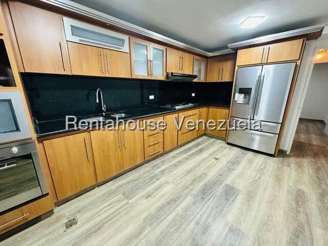 Casa (Duplex) en Alquiler en La Rosaleda, Lara - 7