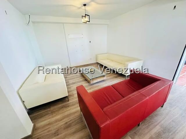 Casa (Duplex) en Alquiler en La Rosaleda, Lara - 10