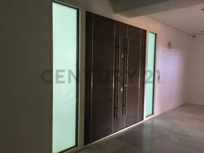 Exclusiva propiedad ubicada en Edificio FIORANO Av. El Milagro. - 2