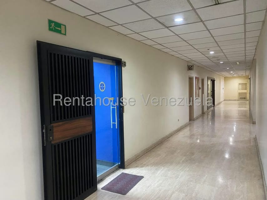 Comercial (Oficina) en Alquiler en Parroquia La Candelaria, Distrito Metropolitano - 2