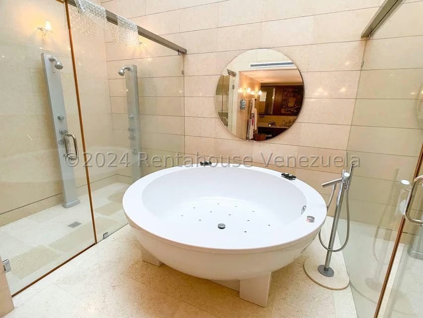 Casa (Multipes Niveles) en Venta en La Trinidad, Distrito Metropolitano - 63