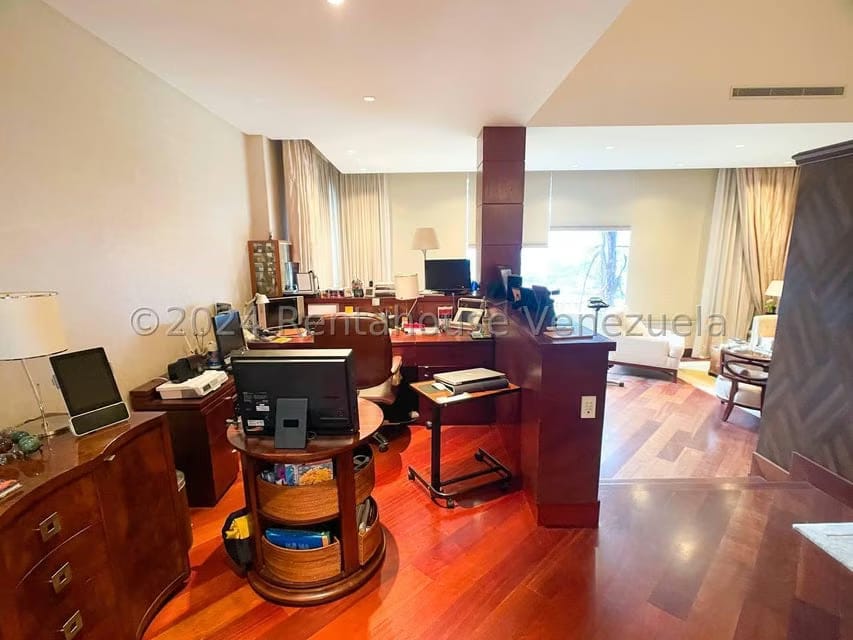 Casa (Multipes Niveles) en Venta en La Trinidad, Distrito Metropolitano - 70