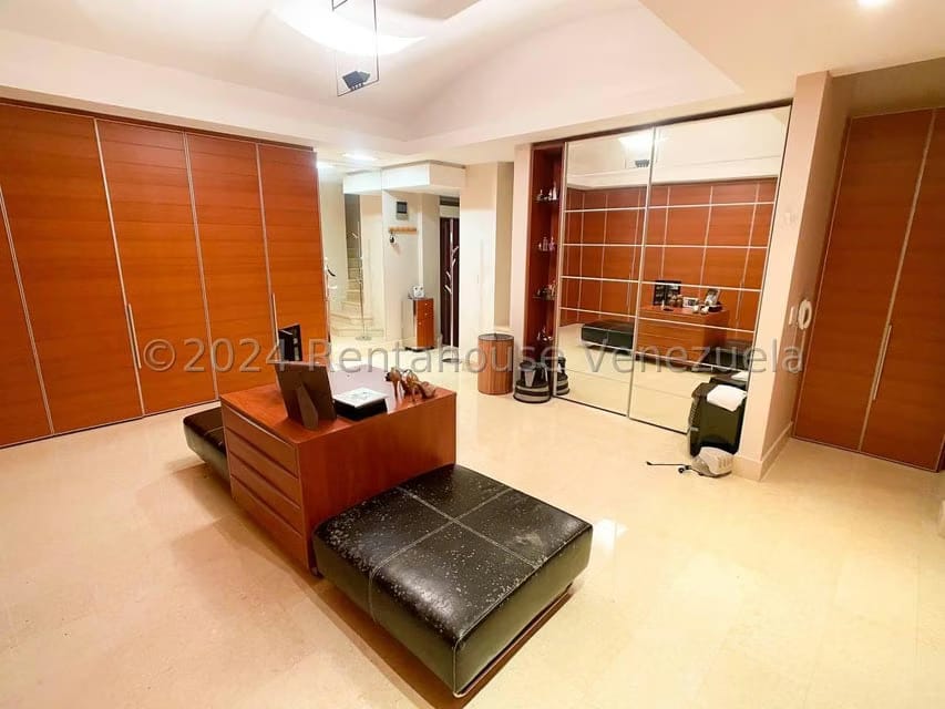 Casa (Multipes Niveles) en Venta en La Trinidad, Distrito Metropolitano - 81