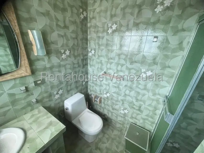Casa (Multipes Niveles) en Venta en Prados del Este, Distrito Metropolitano - 15