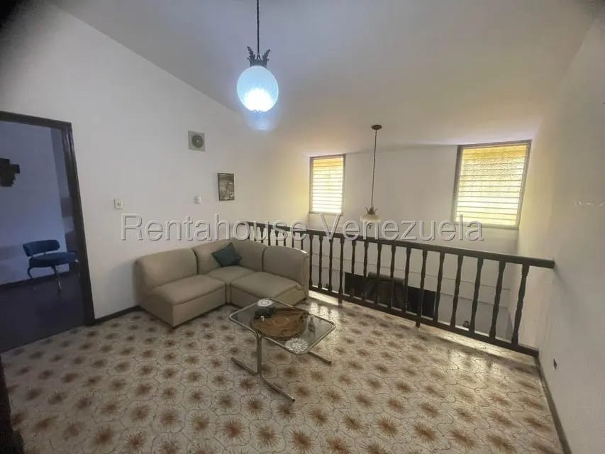 Casa (Multipes Niveles) en Venta en Prados del Este, Distrito Metropolitano - 5