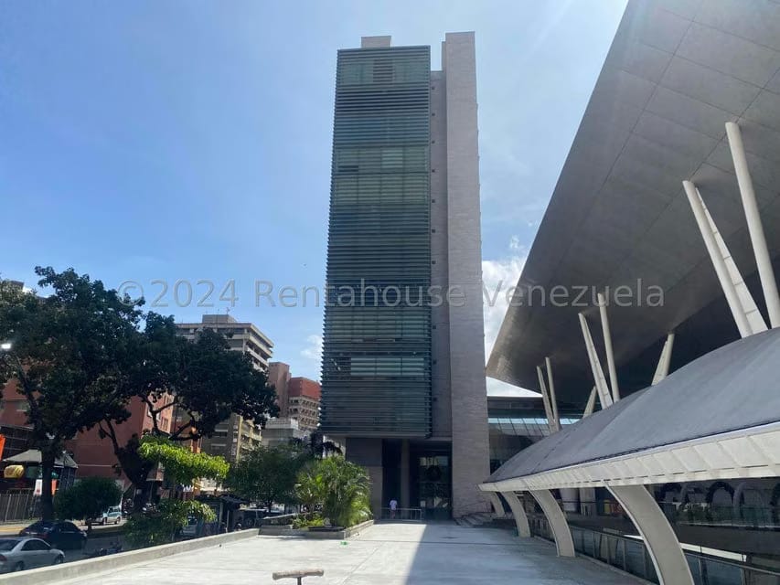 Comercial (Oficina) en Alquiler en Los Dos Caminos, Distrito Metropolitano