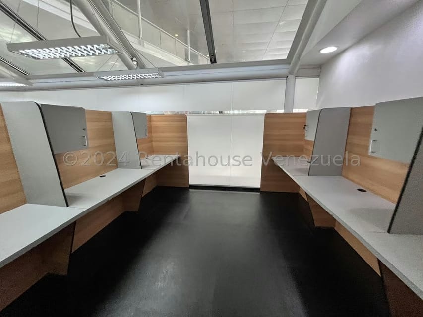 Comercial (Oficina) en Alquiler en Los Dos Caminos, Distrito Metropolitano - 11