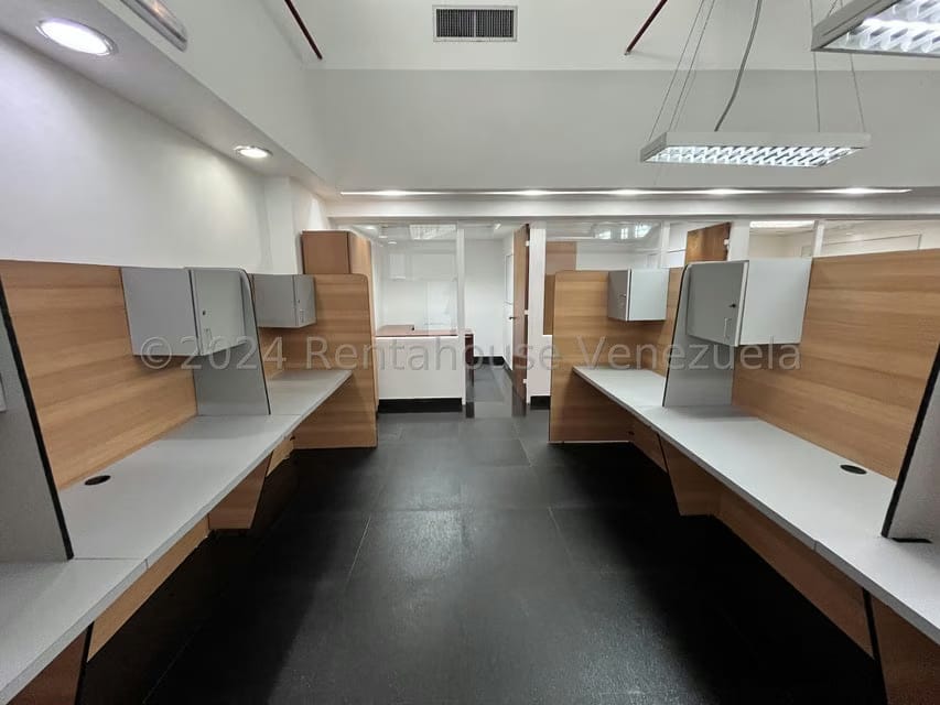 Comercial (Oficina) en Alquiler en Los Dos Caminos, Distrito Metropolitano - 12