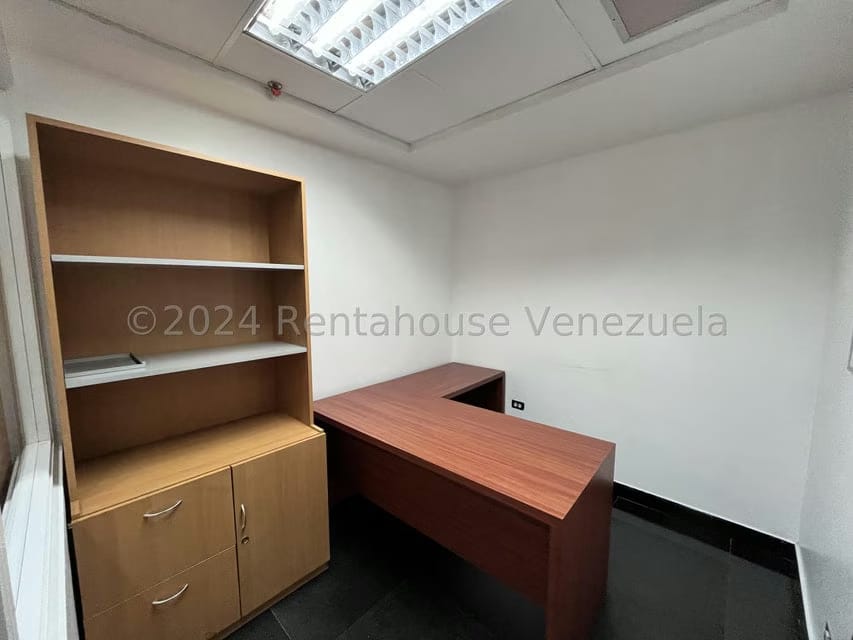Comercial (Oficina) en Alquiler en Los Dos Caminos, Distrito Metropolitano - 7