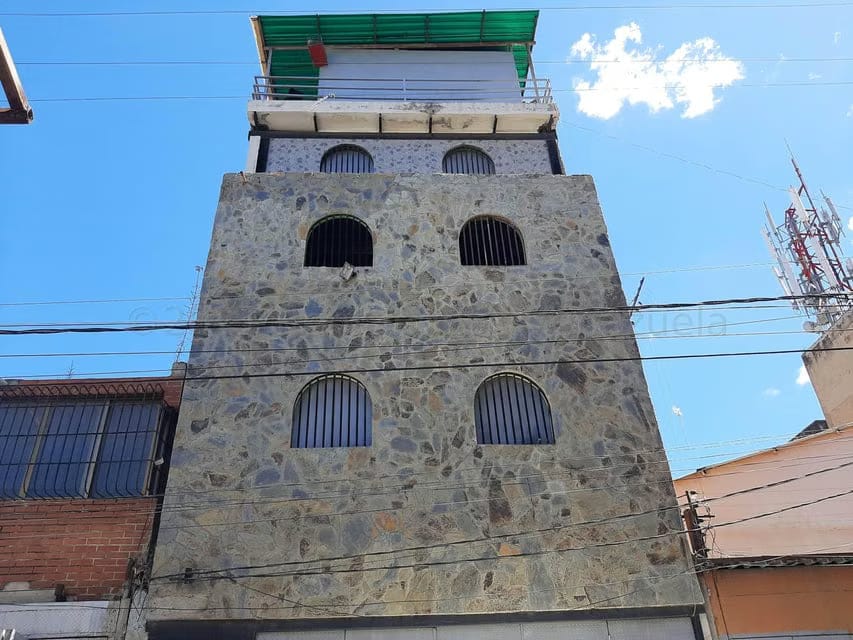 Comercial (Edificio) en Venta en Cementerio, Distrito Metropolitano - 2