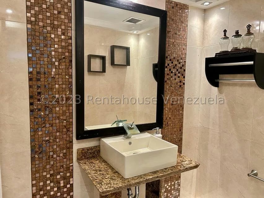 Casa (Multipes Niveles) en Venta en Monte Claro, Distrito Metropolitano - 36