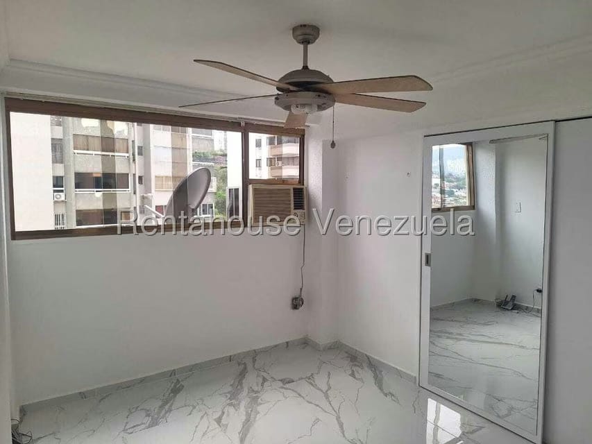 Apartamento (1 Nivel) en Venta en Guaicay, Distrito Metropolitano - 12