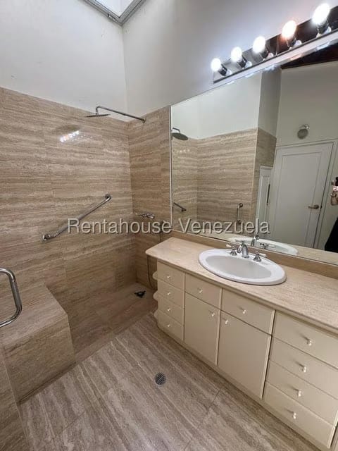 Anexo (1 Nivel) en Alquiler en Oripoto, Distrito Metropolitano - 16