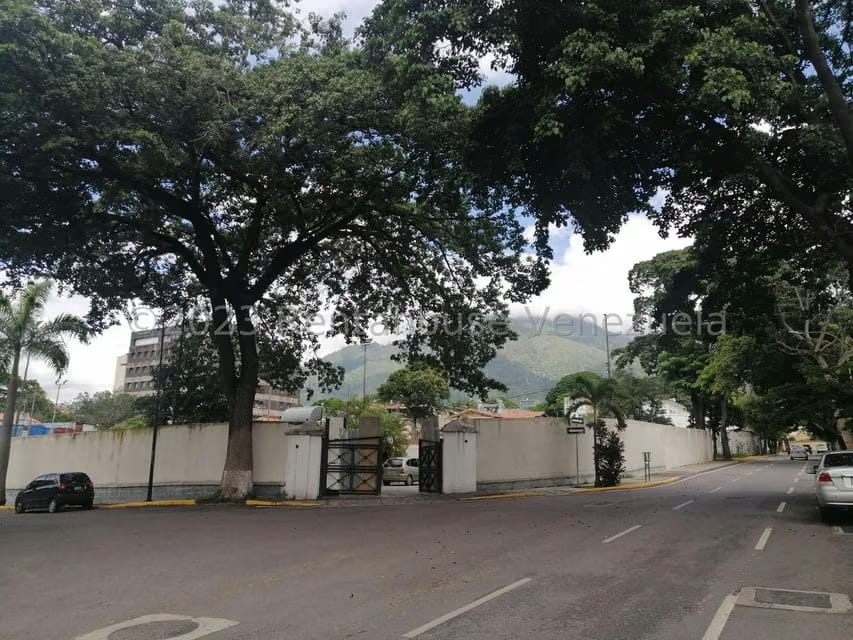 Terreno (Comercial) en Venta en El Bosque, Distrito Metropolitano - 2